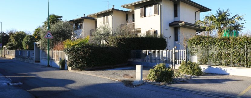 villa schiera di testa indipendente giardino e terrazza Ghisalba